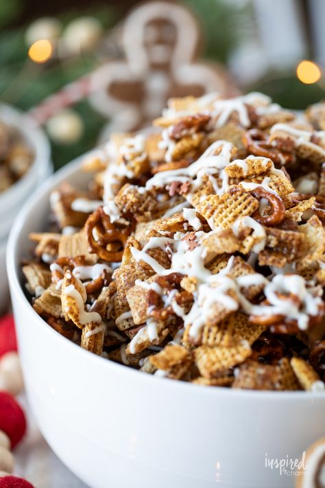 Make your holiday gatherings extra special with this Gingerbread Chex Mix. This delightful recipe combines classic gingerbread flavors with the crunch of Chex, pretzels, and gingerbread cookies, all drizzled with white chocolate. It's perfect for gifting, party snacks, or enjoying during holiday movie marathons! Gingerbread Chex Mix Recipes, Thanksgiving Chex Mix Recipes, Sugar Cookie Chex, Homemade Chex Mix Recipe, Cinnamon Chex, Homemade Chex Mix, Chocolate Chex, Season Recipes, Christmas Sweet Treats