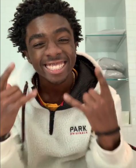 Caleb Mclaughlin, Lucas Stranger Things, St Cast, Stranger Things Actors, Cast Stranger Things, Face Reveal, Oui Oui, Fav Celebs, Future Boyfriend