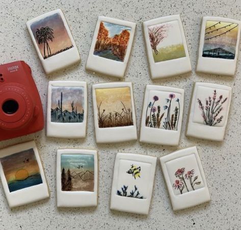 Air Dry Clay Kitchenware, Creative Biscuit Ideas, Air Dry Clay Camera, Easy Clay Gift Ideas, Polymer Clay Ideas For Beginners Diy Craft Projects, Small Clay Gifts, Diy Ceramic Gifts, Air Clay Gifts, Clay Ideas Decor