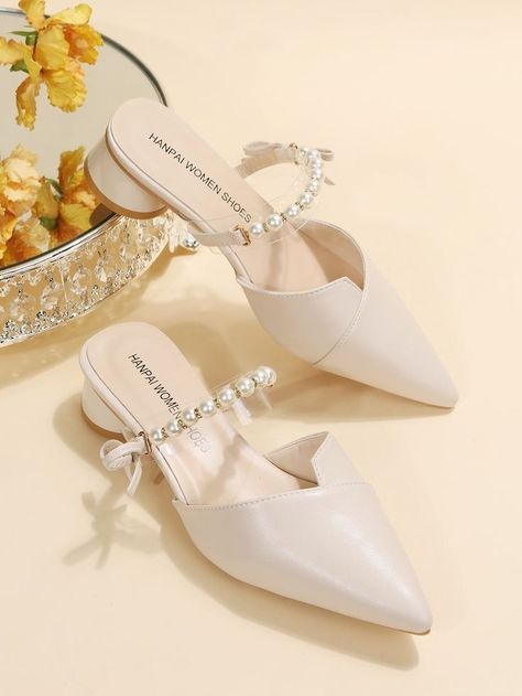 Elegant Shoes Flat, Elegant Shoes Heels, Sandals Design, Fancy Sandals, Pretty Sandals, Cute Shoes Heels, Shoes Heels Classy, Fashion Shoes Heels, White Wedding Shoes