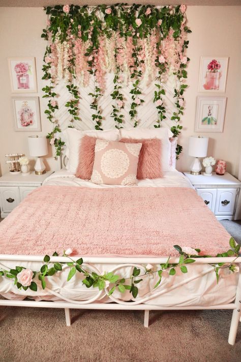 Flower Vines Bedroom, Green Room Decor, Easy Room Decor, Sage Green Bedroom, Diy Room Decor For Teens, Pastel Room, Pinterest Room Decor, Garden Bedroom, Pink Garden