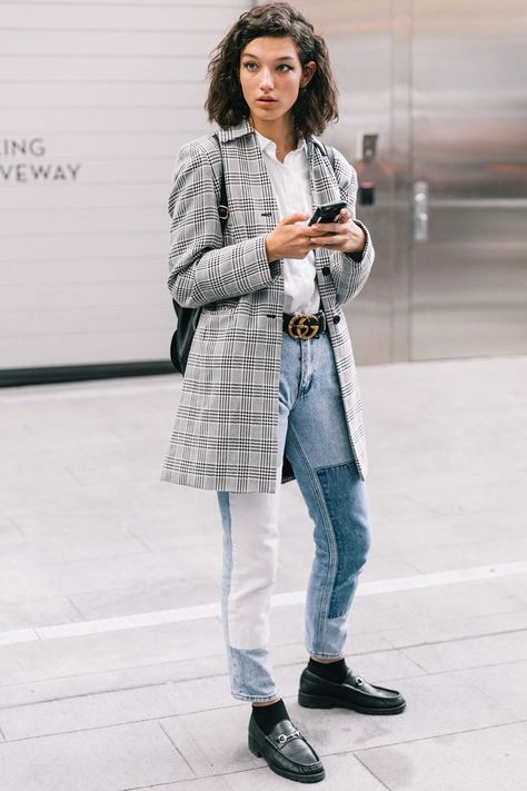 http://www.whowhatwear.com/tomboy-outfits/slide24 Gucci Belt Outfit, Cute Tomboy Outfits, Loafers With Socks, Socks Outfit, Casual Chic Outfits, Loafers Outfit, Quoi Porter, Look Formal, Sock Outfits