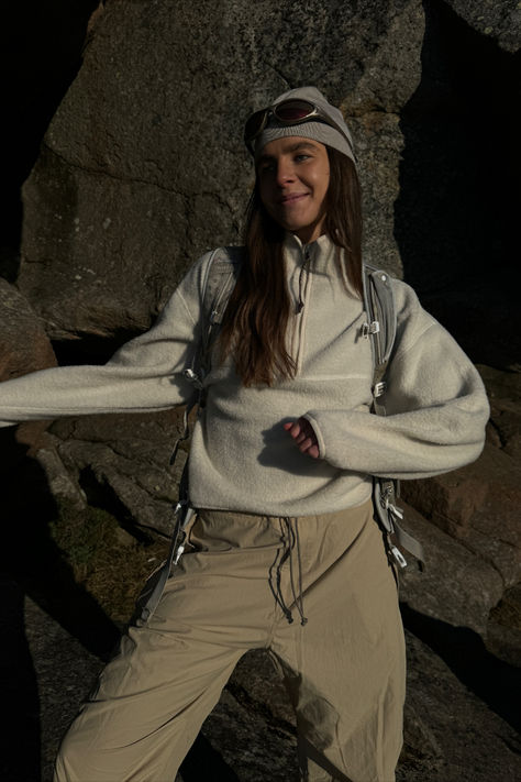 Tori Fleece 🤎 Hiking Fleece Outfit, Thru Hiking Aesthetic, Iceland Ootd, Mountain Fits, Cold Hiking Outfit, Winter Outdoor Outfits, Sporty Winter Outfits, Mountain Outfits, Mt Pinatubo