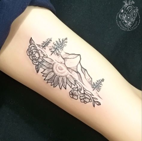 Tattoo Mountains, Moutain Tattoos, Berg Tattoo, Mountains Tattoo, Bohemian Tattoo, Tattoo Foot, Flower Peony, Tattoos Mandala, Tattoos Geometric