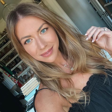 Stassi Schroeder Hair, Stassi Schroeder, Darker Hair, Brunette Hair With Highlights, Vanderpump Rules, Hair Due, Dirty Blonde Hair, Dark Blonde Hair, Fresh Hair