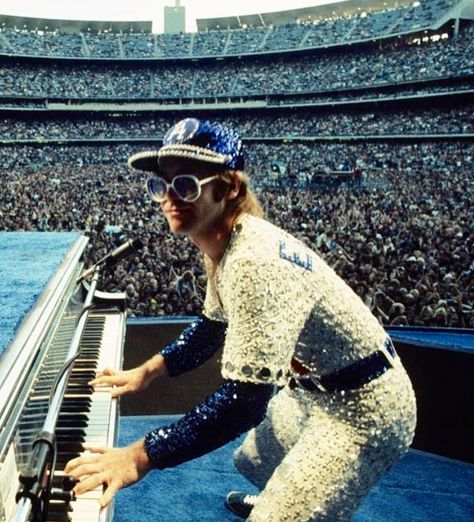 Elton John in custom beaded LA Dodgers uniform by Bob Mackie Elton John Dodgers, Elton John Costume, Dodgers Outfit, Captain Fantastic, Baseball Outfit, Bob Mackie, Mötley Crüe, Music Icon, Blues Rock