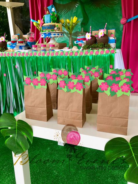 Moana Party Decorations, Moana Birthday Party Ideas, Moana Birthday Party Theme, Moana Theme Birthday, Festa Moana Baby, Moana Bebe, Moana Theme, Moana Themed Party, Hawaiian Party Decorations