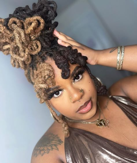 Birthday Hairstyles For Dreads, Freaknik Hairstyles Locs, Locs For Wedding, Birthday Dread Hairstyles, Half Colored Locs, Bday Loc Styles, Collar Bone Length Locs Styles, Freaknik Loc Styles, Loc Styles Birthday