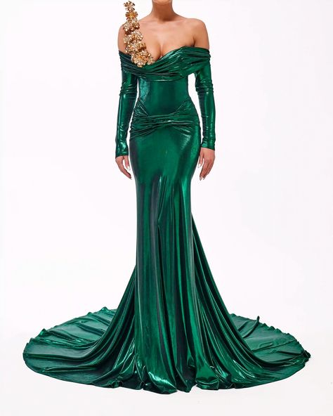 Metallic Majesty – RTW ’24 – VALDRIN SAHITI Green Mermaid Dress, Valdrin Sahiti, Gala Ideas, Sell Dresses, High Fashion Dresses, Green Mermaid, Terani Couture, Old Dresses, Engagement Dresses