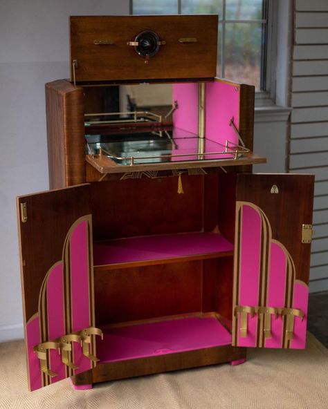 I love this today.🌸 Art Deco Furniture Makeover, Bar Cabinet Ideas, Bar Makeover, Art Deco Bar Cabinet, Deco Bar, Selfie Filters, Art Deco Living Room, Roaring 20, Art Deco Bar