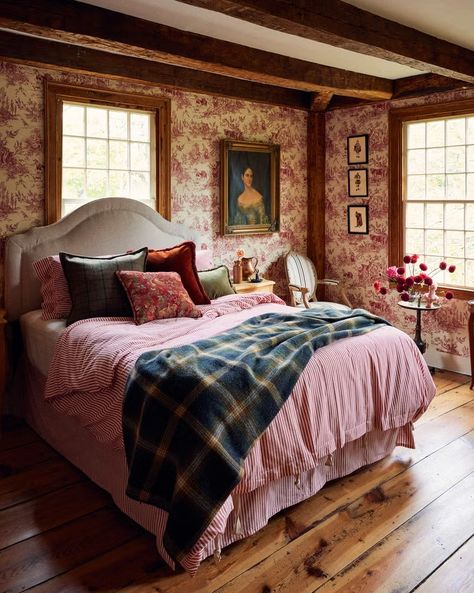 bedroom design ideas reis granny chic Cutest Apartment, Bedroom Layout Ideas, Georgian Colonial, Top Paint Colors, Colors Bedroom, Cozy Bedroom Design, Sears Catalog, Bedroom Layout, Nancy Meyers