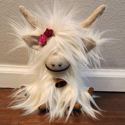 Highland Cow Crafts, Hyland Cows, Gnome Animals, Highland Cow Gnome, Animal Gnomes, Fuzzy Cows, Craft Fair Crafts, Highland Cow Pattern, Indie Crafts