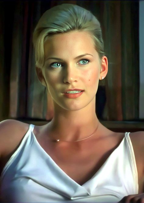 Natasha Henstridge in The Whole Nine Yards (2000) Natasha Henstridge Species, Natasha Henstridge 90s, Natasha Henstridge, Gala Ideas, Story Inspiration, Classic Movies, Beautiful Woman, Good Movies, The Whole