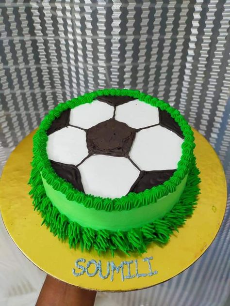 Simple Cake Designs For Boys, Football Cakes For Boys, Cake Diy Easy, Alcohol Birthday Cake, Soccer Birthday Cakes, Cake Designs For Boy, Cartoon Birthday Cake, Shaped Cakes, Soccer Cake