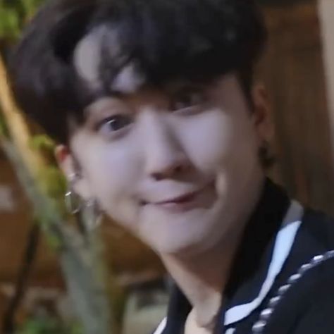 STRAY KIDS ! changbin Changbin Nose Scrunch, Changbin Badtz Maru, Skz Memeable Face Changbin, Changbin Funny Face, Changbin Funny Pics, Changbin Memeable Face, Changbin Silly, Skz Memeable Face, Changbin Funny