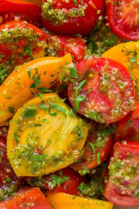 Easy Marinated Tomatoes Recipe - NatashasKitchen.com Marinated Cherry Tomatoes Recipe, Natasha Kitchen, Cherry Tomato Recipes, Fresh Tomato Recipes, Marinated Tomatoes, Tomato Salad Recipes, Tomatoes Recipe, Tomato Salad, Tomato Recipes