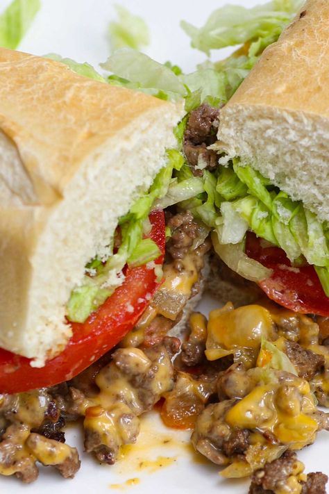 Nyc Bodega, Chopped Cheese Sandwich, Chopped Beef, Cheese At Home, Chopped Steak, Chopped Cheese, Cheese Sandwich Recipes, Meat Sandwich, Beef Sandwich