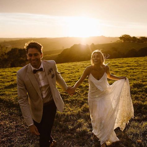 Wedding Shot List, Sunset Wedding Photos, Wedding Portrait Poses, Wedding Couple Photos, Wedding Picture Poses, Wedding Photography Styles, Bride And Groom Pictures, Bridal Photoshoot, Sunset Wedding