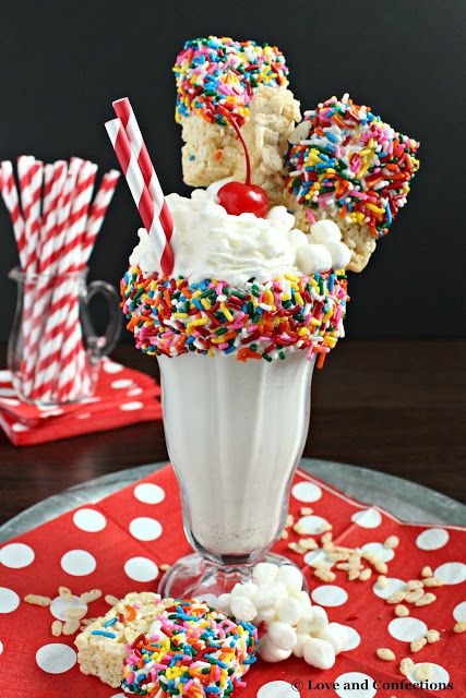 Monster Milkshakes, Rice Krispies Treat, Milkshake Recipe Chocolate, Rainbow Rice, Candy Drinks, Yummy Ice Cream, Milkshake Recipes, Think Food, Food Drinks Dessert