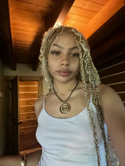 blonde boho goddess braids Boho Twists Blonde, Box Braid Inspo Pics, Sengalese Twists Honey Blonde, How To Boho Braid, White People With Box Braids, Blonde Braids For Black Women, Blonde Senegalese Twist, Braids With Hair Jewelry, Hair Inspiration Braids