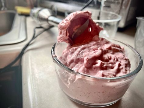 Keto Strawberry Ice Cream, Sugar Free Low Carb Recipes, Cottage Cheese Ice Cream Recipe, Keto Cottage Cheese, Cottage Cheese Ice Cream, Cottage Cheese Desserts, Sugar Free Ice Cream, Strawberry Ice Cream Recipe, Ice Cream Recipes Machine