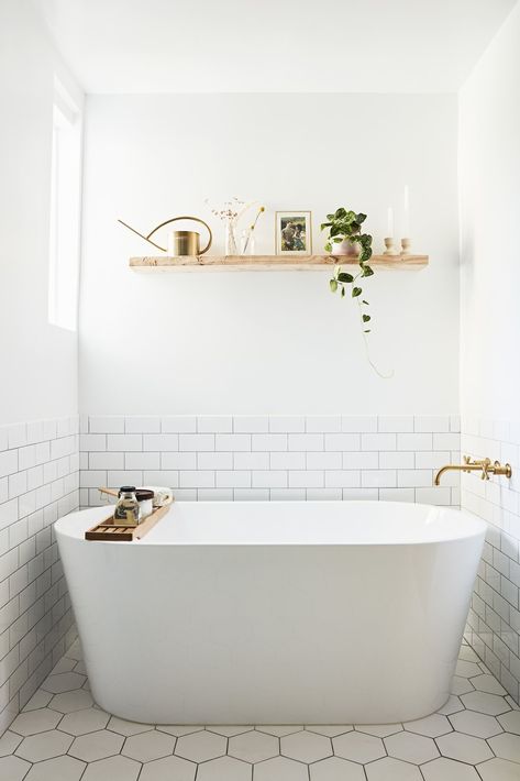 Bath Room, Freestanding Tub, and Subway Tile Wall Bathrooms We Love: Beauty Vlogger Kristin Johns Showcases Her Glistening Bathroom in Los Angeles - Photo 4 of 9 - Subway Tile Wall, Kristin Johns, Balcon Mic, Scandinavian Bathroom, Bad Inspiration, Beauty Vlogger, Freestanding Tub, Tile Wall, Bathroom Wall Tile