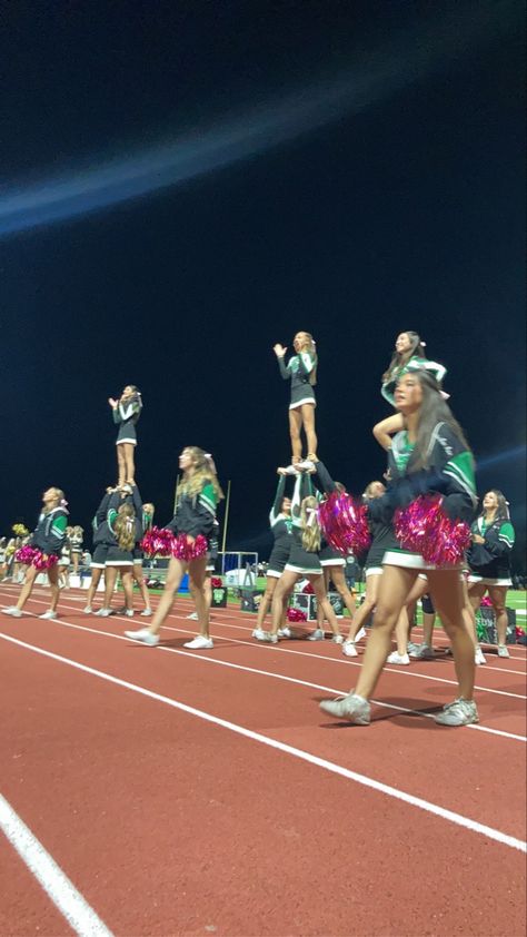 Slytherin Cheerleader, Football Cheerleader, Cheer Dance Routines, Sideline Cheer, High School Cheerleading, Cheer Photography, Varsity Cheer, School Cheerleading, Cheerleading Photos