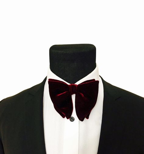 Butterfly bow ties These bow ties works best on men with larger heads. Bow Tie Groom, Vintage Suit Men, Burgundy Bow Tie, Vintage Bow Tie, Mens Bowtie, Groom Bowtie, Velvet Bow Tie, Groom Ties, Butterfly Bow