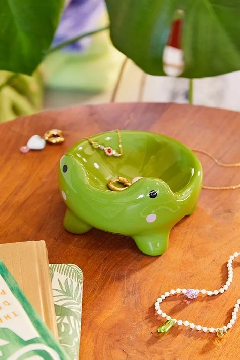 home Clay Diy Projects Aesthetic, Clay Household Items, Ceramic Workshop Ideas, Hobby Clay Ideas, Frog Clay Art, Frog Ring Holder Clay, Oven Baked Clay Ideas, Airdry Clay Ring Holder, Clay Art Frog Tray