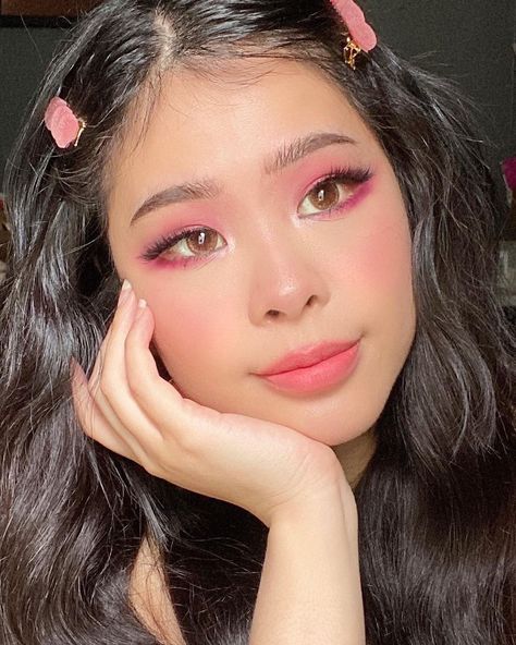 ColourPop Cosmetics on Instagram: “2 Cute. 💗💞 Are you having a Galentine's day, self love day, or date night this Valentine's Day? - @nicaphan - #colourpopme #pinkmakeup…” Pink Outfits Valentines Day, Pink Day Makeup, V Day Makeup Looks Simple, Valentines Date Makeup, Simple Vday Makeup, Valentines Dance Makeup, Fun Pink Eyeshadow Looks, Valentine Looks Makeup, Cute Valentine’s Day Makeup