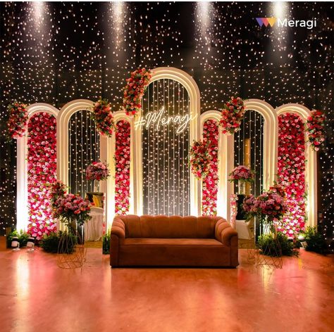 Bengali Wedding Decoration, Nikkah Stage, Engagement Decorations Indian, Fresh Wedding Makeup, Simple Wedding Reception, Engagement Stage Decoration, Wedding Reception Entrance, Reception Stage, Reception Stage Decor