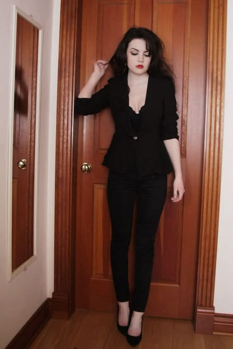 Boss Witch - Album on Imgur Edgy Work Outfits, Gothic Mode, Corporate Goth, Casual Goth, Goth Outfit, Best Casual Outfits, Peplum Blazer, Fashion Trends Winter, Elegante Casual