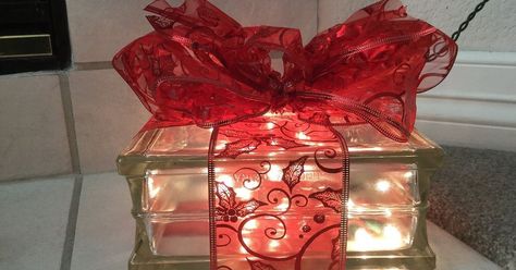 How To Make a Perfect Bow Every Time - Big beautiful bows are great to use on wreaths, gift boxes, wedding pews and Christmas trees but there is a secret to mak... Glass Fall Decor, Glass Block Crafts, Christmas Light Installation, Old Baskets, Glass Block, Glass Blocks, Silver Christmas, Holiday Themes, Gorgeous Gift