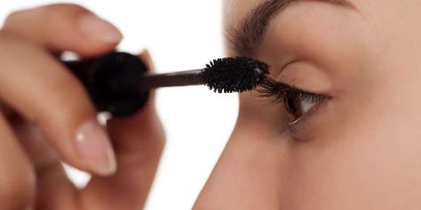 Tips for applying mascara without getting it on your eyelids. Best Mascara Brands, Hot Chocolate With Cheese, Diy Mascara, Colored Mascara, Apply Mascara, Mascara Brands, Ruby Woo, Mascara Tips, Kevyn Aucoin