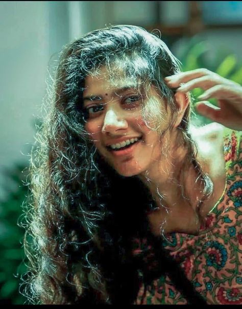 Fidaa Movie Pics Hd, Sai Pallavi Saree, Sai Pallavi Hd Images, Teddy Girl, Romantic Couple Poses, Sai Pallavi, Face Photography, Cream Colour, Actress Pics