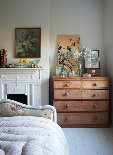 FleaingFrance Brocante Society Just pretty Interior Vintage, Eclectic Bedroom, Furniture Trends, House And Home Magazine, Beautiful Bedrooms, My New Room, Cheap Home Decor, Home Fashion, 인테리어 디자인