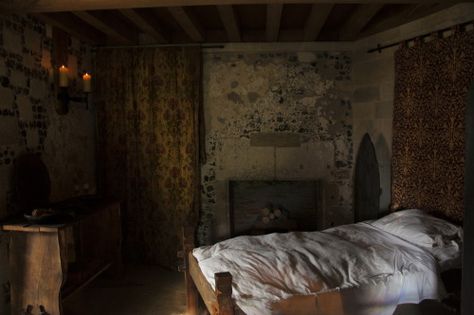 Medieval Bedroom Aesthetic, Tavern Bedroom, Medieval Bedroom, Medieval Things, Jamaica Inn, Arundel Castle, Fairytale House, Small Castles, Medieval Aesthetic