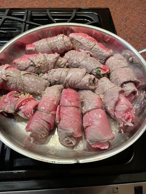 Braciole Recipe Italian, Baked Clams Oreganata, Braciole Recipe, Beef Rolls, Sausage Ragu, Beef Round, Beef Roll, Romano Cheese, Classic Italian Dishes