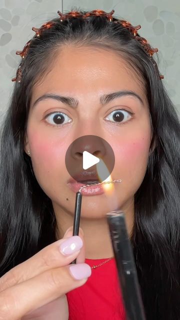 Doro Cubillo on Instagram: "if your lashes don’t last curl try this hack ➡️

credits to @vivsbeautynotes 💜

#dorocubillo #eyelashtips #eyelashcurler #eyelashcurl #beautytip #beautyhacks💕 #diybeauty" Lash Curler Hacks, How To Curl Your Lashes Without A Curler, Eyelash Tips, Curl Lashes, Lash Curler, Curling Eyelashes, Eyelash Curler, Diy Beauty, Eyelashes