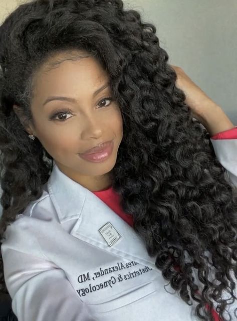 Black Doctor Aesthetic, Afro Mohawk, Nurse Lifestyle, Beautiful Curly Hair, Long Natural Hair, Natural Hair Inspiration, Dark Skin Women, Medical Field, Long Hair Girl