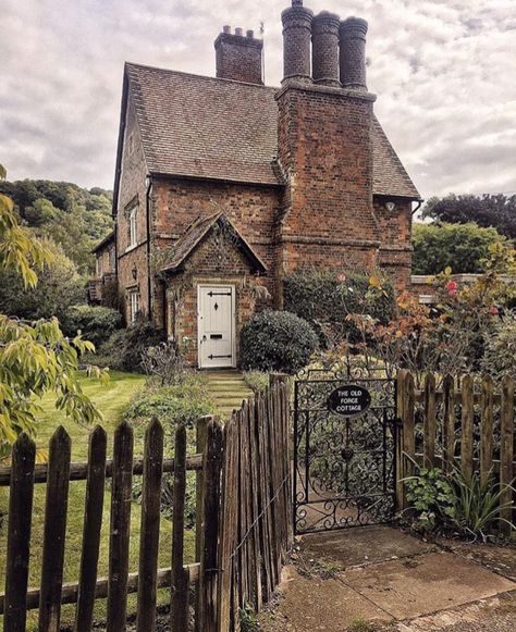 The Old Forge Cottage in Hertfordshire England Interesting Structures, Nice Houses, Cute Cottages, English Cottages, Stone Cottages, Fairytale Cottage, Cottage Garden Design, Country Cottage Decor, Cottage Cabin