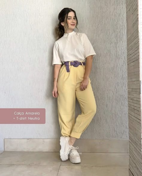 Trendy Business Casual Summer, Sporty Work Outfit, T Shirt Outfit, Photo Awards, Day Outfits, Casual Day Outfits, Elegante Casual, Fashionista Clothes, Neutral Outfit