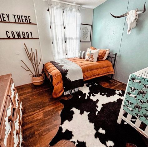 Western Small Room Ideas, Country Room Asthetics, Western Punchy Bedroom, Teenage Western Bedroom, Western Theme Dorm Room, Aztec Room Ideas, Cowprint Bedroom Aesthetic, Orange Western Bedroom, Southern Room Decor