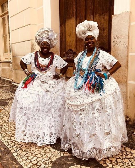 Wedding Head Wrap, Brazilian Clothes, Afro Goth, Walpurgis Night, Caribbean Fashion, Victorian Fashion Dresses, Yoruba People, Brazil Carnival, African Royalty