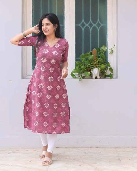 Daily Wear Cotton Kurti Designs, Office Kurti Designs, Color Neck Design, Simple Kurta Designs Cotton, Stitched Kurti Designs, Top Neck Designs, Cotton Kurti Designs For Stitching, Chudidar Designs Cotton, New Style Neck Design For Kurti