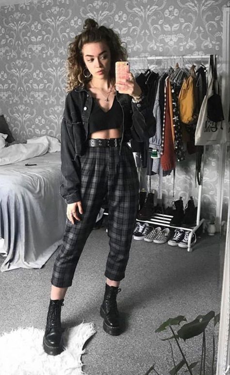 Grunge Winter Outfits, Outfit Inspirations Edgy, Grunge Outfits Winter, Soft Grunge Outfits, Look Grunge, Outfits Edgy, Style Indie, Aesthetic Grunge Outfit, Indie Grunge