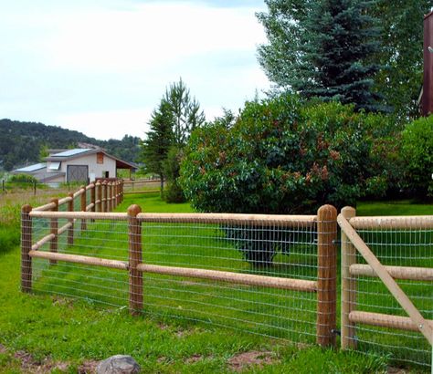 Pet Fence Ideas, Dog Yard Fence, Natural Fences, Farm Gates Entrance, Backyard Dog Area, Livestock Fence, Short Fence, French Courtyard, Ranch Fencing