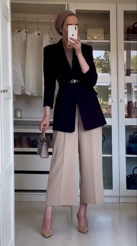 Corporate Attire Women Hijab, Corporate Hijab Work Outfits, Hijabi Work Outfits Office Wear, Hijabi Office Wear Classy, Old Money Muslim Outfit, Business Dinner Outfit, Peta Pikiran, Hijab Fits, Diy Fashion Scarf