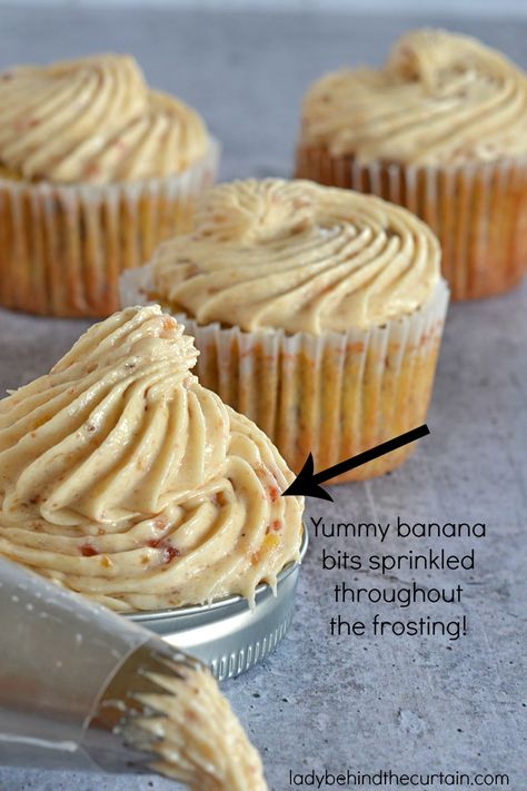 Banana Cream Frosting Banana Pudding Frosting, Banana Icing Recipe, Banana Buttercream Frosting, Banana Frosting Recipe, Banana Icing, White Frosting Recipe, Baked Banana Chips, Butterscotch Frosting, White Frosting Recipes