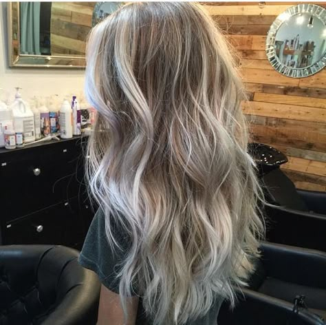 Contrast Hair Color Blondes, Best Hair Color To Hide Grey Hair Blonde Highlights, Long Blonde Fall Hair Color, Ashy Balayage Blonde, Lowlights And Highlights For Blondes, Ashy Cool Blonde Balayage, Blonde With Root Melt, Blonde 2023, Blonde Winter